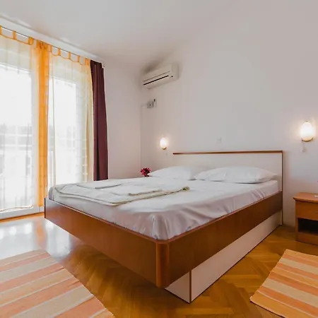 With A Parking Space Duce, - 2773 Apartment Omis