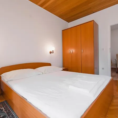 With A Parking Space Duce, - 2773 Apartment Omis